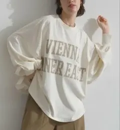 en haut ピグメント ロゴプリント 袖ボリューム ロンT / アイボリー