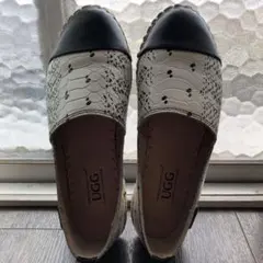 ローファー パンプス