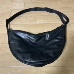 ユニクロ レザータッチラウンドショルダーバッグ ブラック