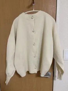 VIS ホワイトトップス カーディガン