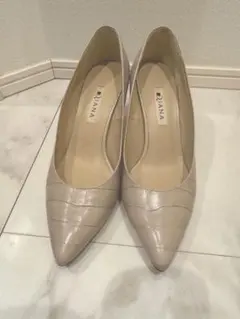 DIANA クロコ型押しハイヒール ベージュ
