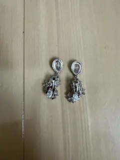 シルバー色 花デザイン イヤリング