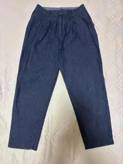ユニクロ　デニムテーパードパンツ インディゴブルー タック入りのサムネイル