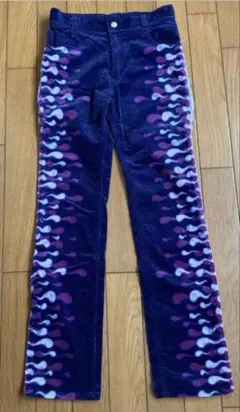 ブーフーウー　インパクト大！ 紫色コーデュロイパンツ