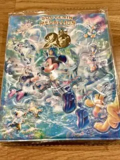 スーベニアメダルブック　ディズニーシー20周年