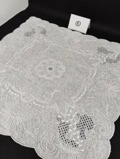 スワトウ　白のハンカチ　刺繍が美しい　中国汕頭　アンティーク アンティーク刺繍ハンカチ 汕頭（スワトウ）手刺繍レース 手仕事