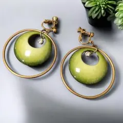 【フォロー割5%オフ❗️】イヤリング　大ぶり　フープ　カーキ　ゴールド