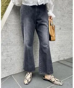 マカフィー コットンデニム セミフレアクロップドパンツ　定価20,900円のサムネイル