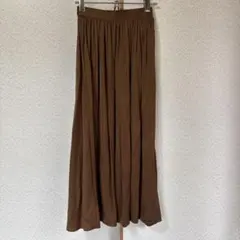 新品 GU サテンフレアロングスカート Sサイズのサムネイル
