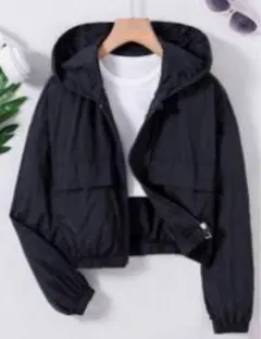 ブラックフード付きクロップドジャケット