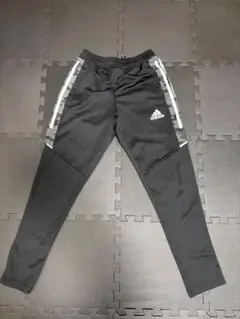 adidas トレーニングパンツ 黒 サイドストライプ