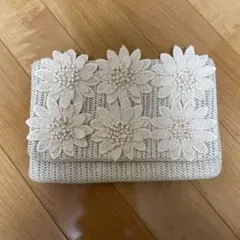 メッシュチェーンショルダー付きホワイトクラッチバッグ