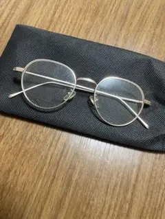 伊達メガネ