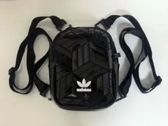adidas　ミニリュック　エナメル　黒のサムネイル