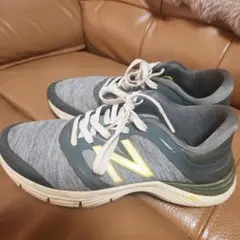 New Balance スニーカー グレー/イエロー