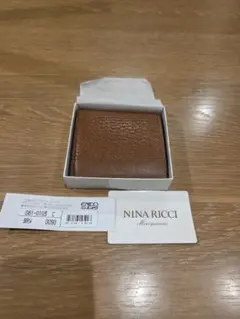 【値下中】【新品】NINA RICCI 二つ折り財布のサムネイル