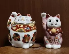 ニューデザイン］陶器製 招き猫2体セット 右手上げ金運 幸運 招福