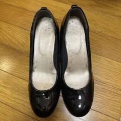 エナメル　パンプス　黒