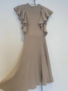 SNIDEL：フリル袖ニットワンピース