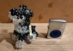 ビーズ製犬の形装飾品