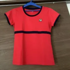 FILA フィット感のあるレッドTシャツ S