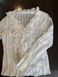 ナラカミーチェ　フリル付き長袖ブラウス