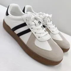 新品★レディース★23.0cm★ジャーマントレーナースニーカー 白 黒3467Wのサムネイル