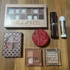 コスメまとめ売り　￼アイシャドウ　チークなど