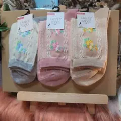 【新品未使用】レディースソックス 花柄刺繍 3足セット　16