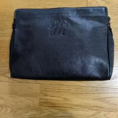 黒のクラッチバッグ