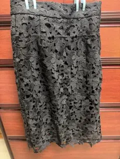 黒 花柄レース タイトスカート　CECIL McBEE セシルのサムネイル