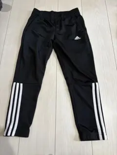 adidas ブラックジャージ サイドストライプ　120㌢