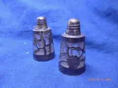 アンティーク　メキシコの銀925刻印のソルト＆ペッパーです　模様の透かし彫りのサムネイル