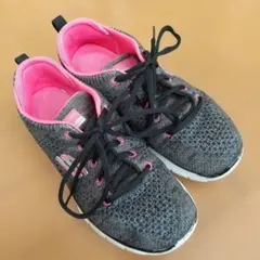 SKECHERS 黒×ピンク スニーカー
