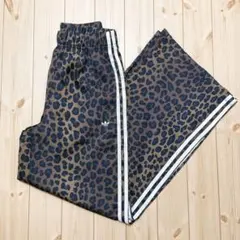 アディダス レオパード柄 トラックパンツ - メルカリ