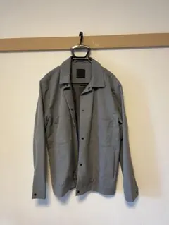 グレーのカジュアルジャケット