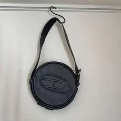 DIESEL Dロゴエンボスラウンドクロスボディバッグ ディーゼル ショルダー