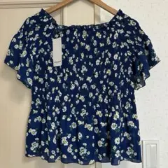 【新品】グリーンパークス　オリーブデオリーブ　花柄シャーリングブラウス　ネイビーのサムネイル