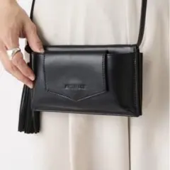 美品　　Actually フェイクレザー横型モバイルショルダー財布のサムネイル