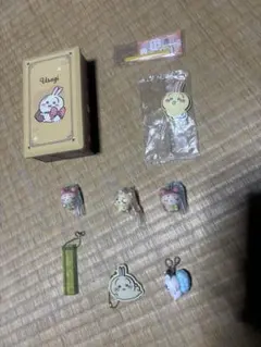 ちいかわ キーホルダー 6個、うさぎのマグネット、菓子切り、シール、ボックス付き