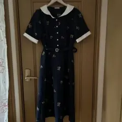 axes femme さくらんぼ刺繍ワンピース(紺)