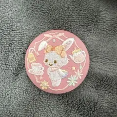 サンリオ　刺繍缶バッジ　ウィッシュミーメル