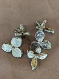 クリスマスオーナメント　椿種の殻ゴールド塗装済み　15個