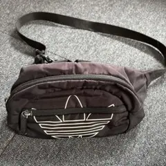 アディダスオリジナル　adidas ウエストバッグ ウエストポーチ　黒　ブラック