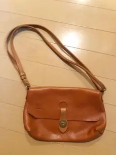 ショルダーバッグ　キャメル