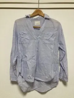 ライトブルー Vネック 長袖シャツ