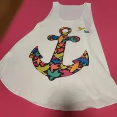 オフホワイトのタンクトップ