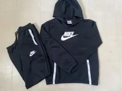 ナイキ フード付きジャージ上下セット 黒 （ジュニアMサイズ）