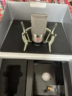 Neumann TLM 102のサムネイル