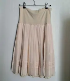 OFUON　ベージュ プリーツスカート ひざ丈